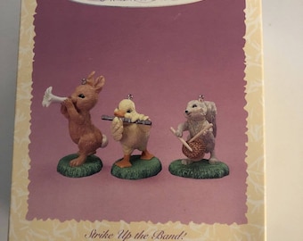 ¡Nuevo! Vintage 1996 HALLMARK Adornos de Pascua golpean la BANDA Conjunto de 3 -QQ