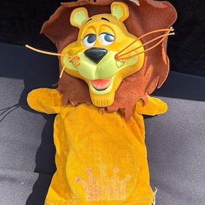 Vintage 1965 Linus the Lionhearted Pull-string Puppet Pull String