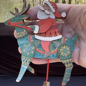 Markenzeichen Weihnachtsbaumschmuck Pull String Rentier mit Santa ohne Box! LO10