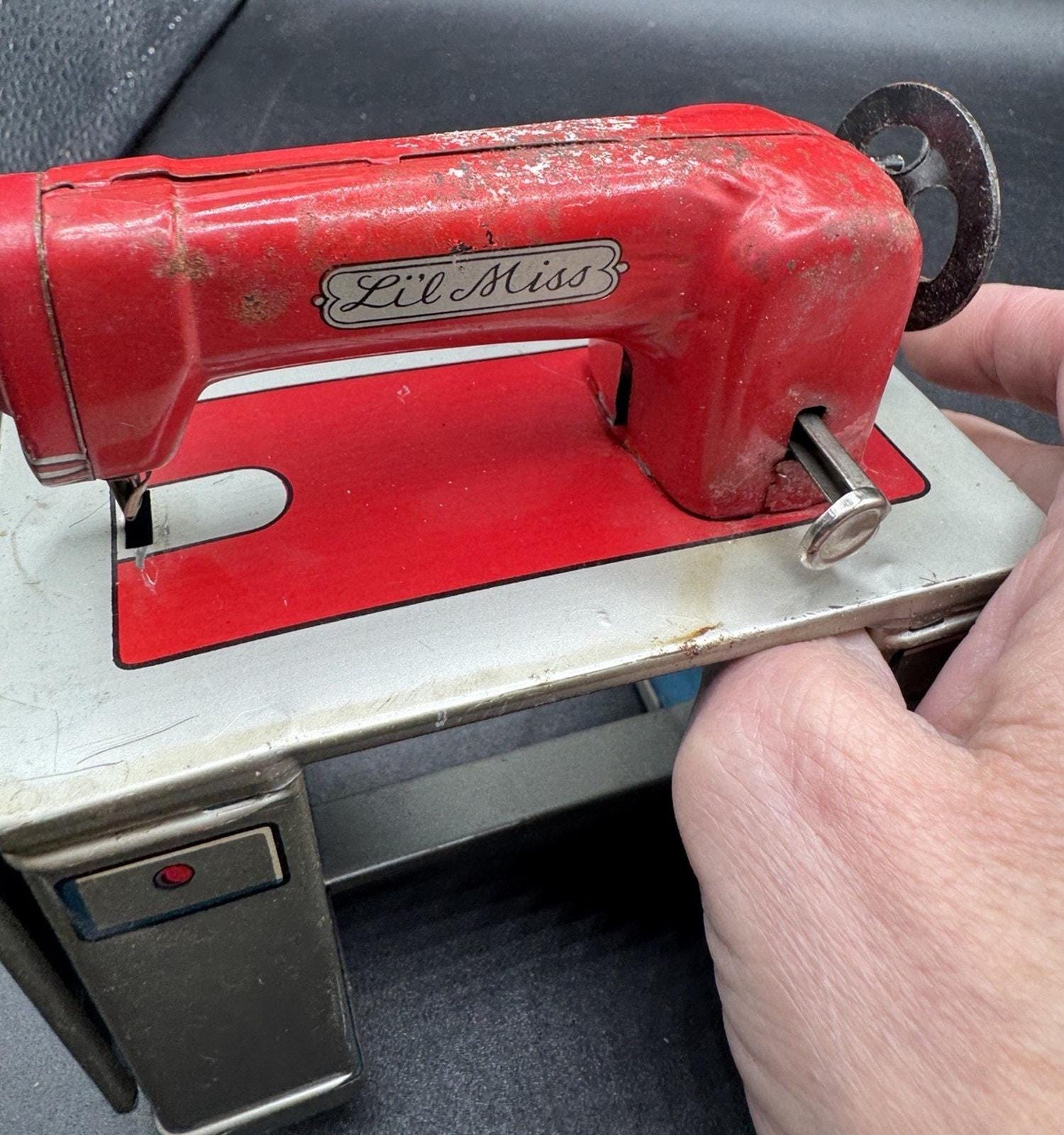 1950年代の昭和レトロブリキ製ミシンおもちゃ（商標登録済み）日本製
