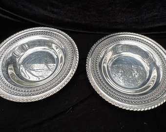 2 Matching WM Rogers 4135 round silver plated serving dishes 12 1/4" diameter #2