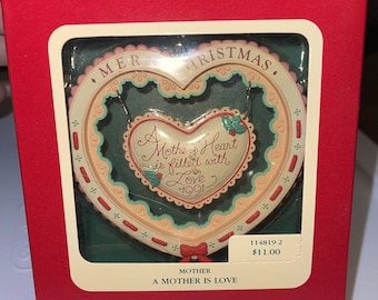 New Carlton Cards Heirloom Ornament 1991 “A Mother Is LOVE” HEARTS Mint! PP