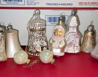 Vintage White Silvestri Mixed Lot Blown Glass Christmas Ornaments 3E33