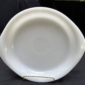 May include: White oval baking dish with two handles. The dish is made of glass and has a smooth, glossy finish.
