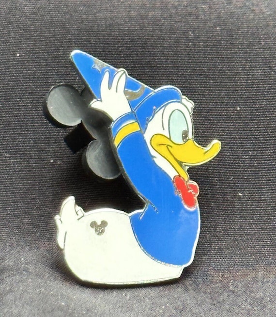 Disney Parks Hidden Mickey Series 2 - Sorcerer Donald Excellent!
