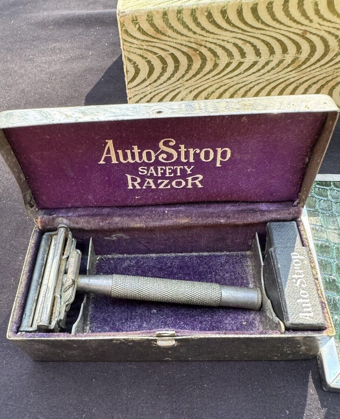 Vtg 1920s Valet Autostrop Safety Razor in Box & Alligator Travel Shave ...