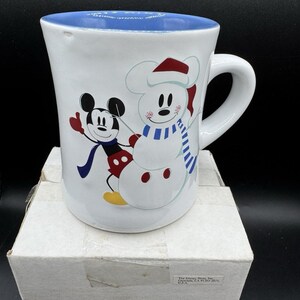 New 1990’s Disney Store Mickey Mouse Snowman Snowflakes Coffee 12 oz Cup Mug NIB image 3