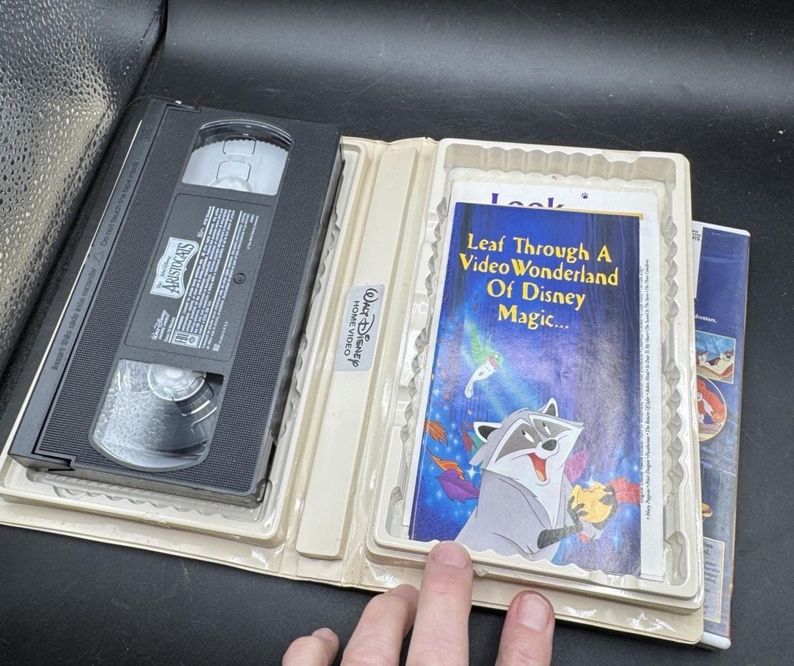 Walt Disney Store the Aristocats VHS & DVD Masterpiece Collection