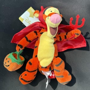 Vtg Disney Store Winnie Puuh 22,5 cm Tigger Halloween Teufel Sitzsack Plüsch 2000