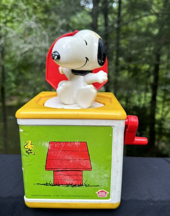 Vintage 1966 Peanuts Snoopy Plastic Jack in the Box Hasbro