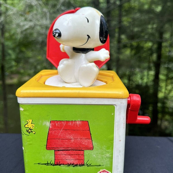 Vintage 1966 Peanuts Snoopy Jack in the Box Hasbro Rare