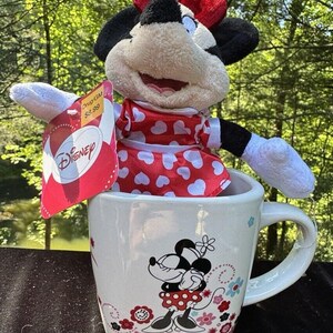 Disney Minnie Mouse Love Hearts Ceramic Coffee Mug & Plush Doll New! -C9 image 2