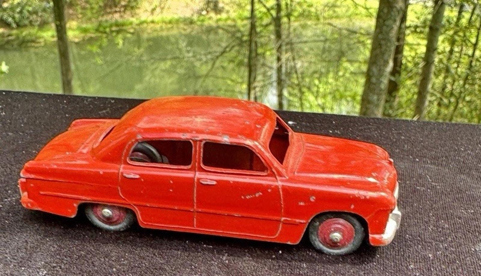 Rare Dinky Toys GB 139 A Red Ford Sedan Berline Rouge 1/43 -T24