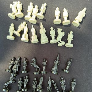 Vintage Camelot Knights Pheasants Horses Queens Plastic Chess Pieces -C7