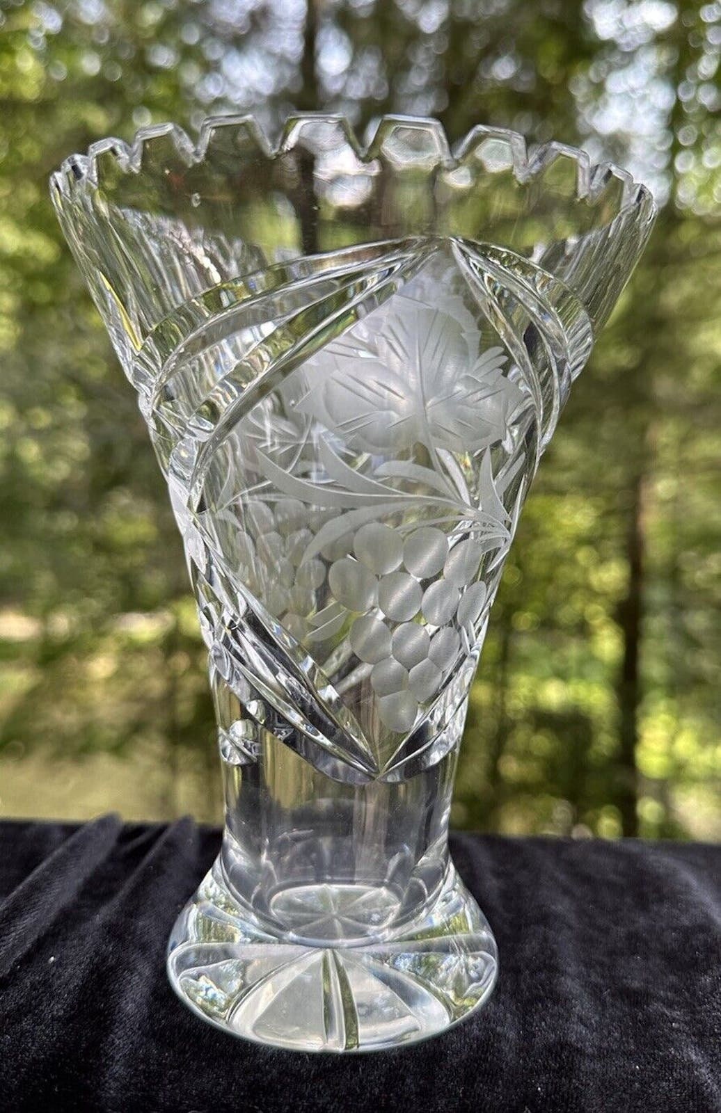 grabner クリスタルテック Vintage Cut Crystal Vase Etched With Grapes and Leaves Has a