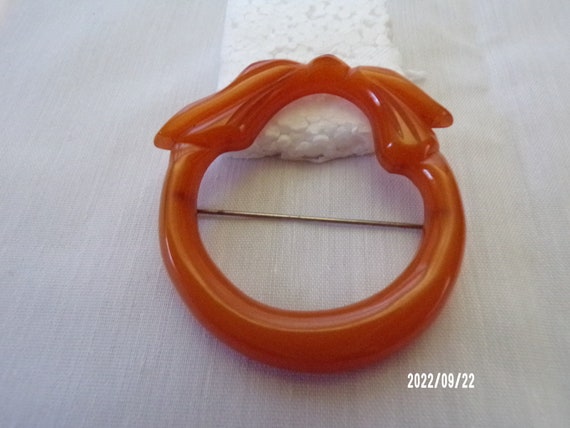 Butterscotch Bakelite Circle Pin - image 4