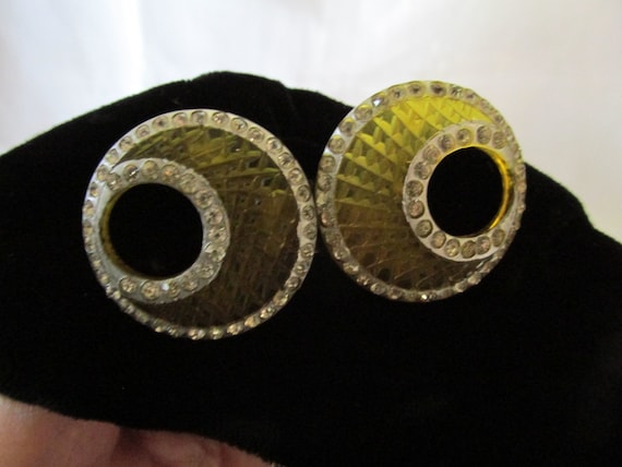 Black Velvet Beret with Buckle Decoration - image 1