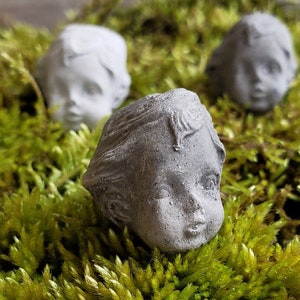 Decoraciones de cemento con cabeza de bebé de querubín diminuto y espeluznante para plantas en macetas o jardines de hadas