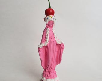 Pastel rosa, estatua de la Virgen María, glaseado falso, arte pop kawaii, linda decoración