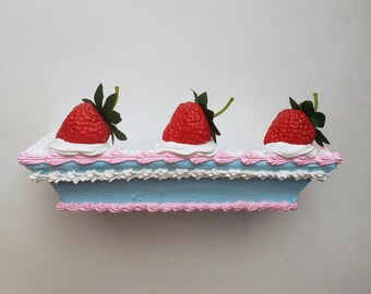 Estante de pared con glaseado falso para pastel, estante flotante, fresa azul, arte pop de pastel 3D, decoración kawaii de postres, decoración cutecore dopamina