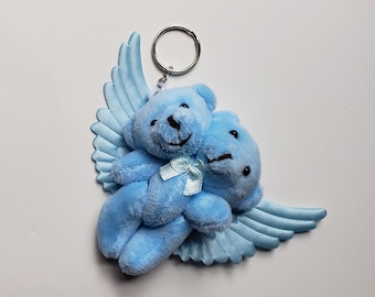 Llavero de oso de peluche azul mutante kawaii de dos cabezas con alas de ángel, adorable y espeluznante.