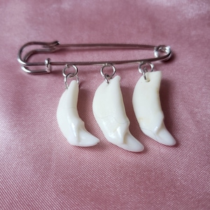 Oddities & curiosities animal teeth safety pin witchy goth grunge brooch pins