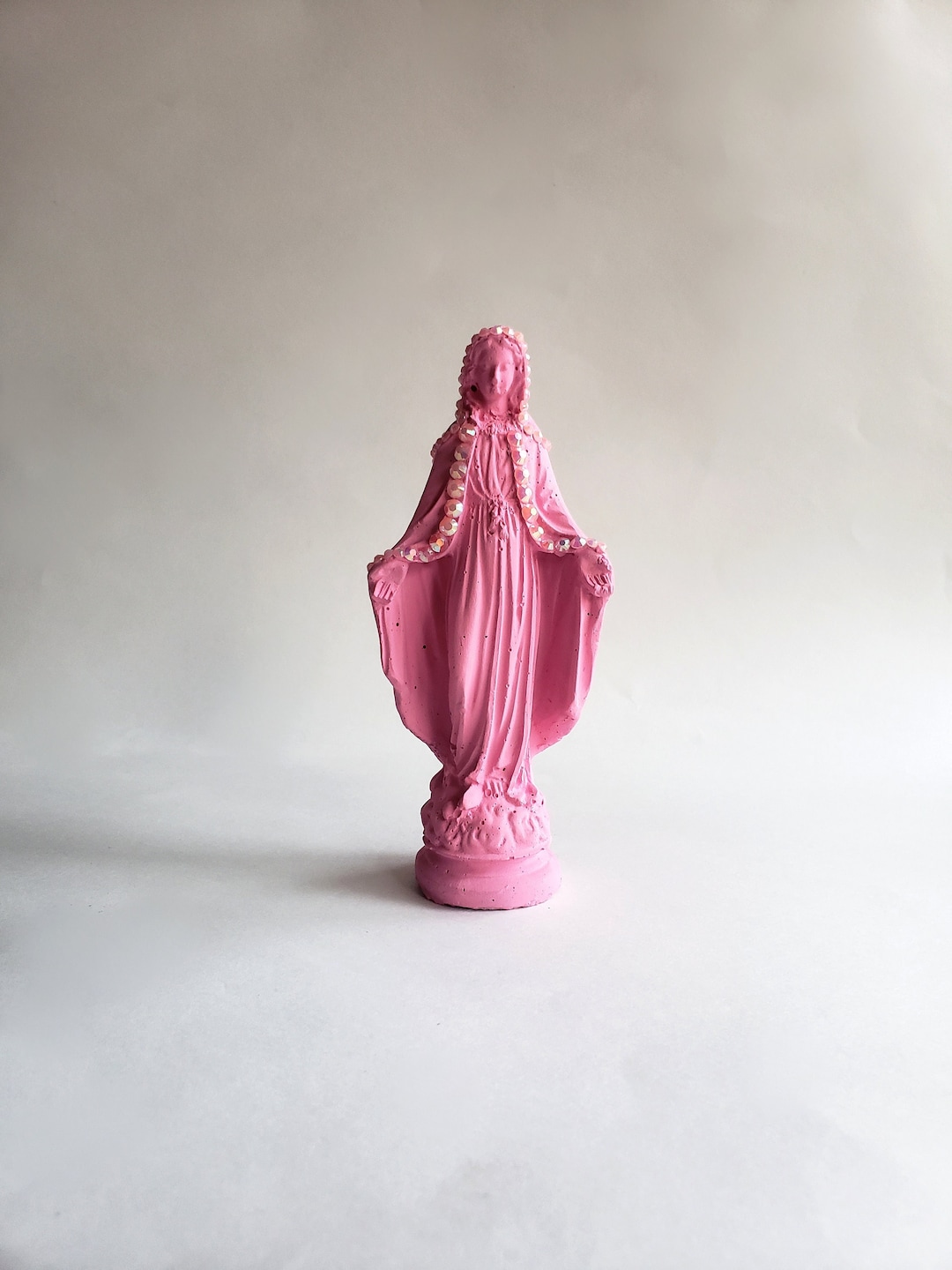 ピンクの聖母マリア像、キラキラ輝くラインストーンのマリア像、装飾