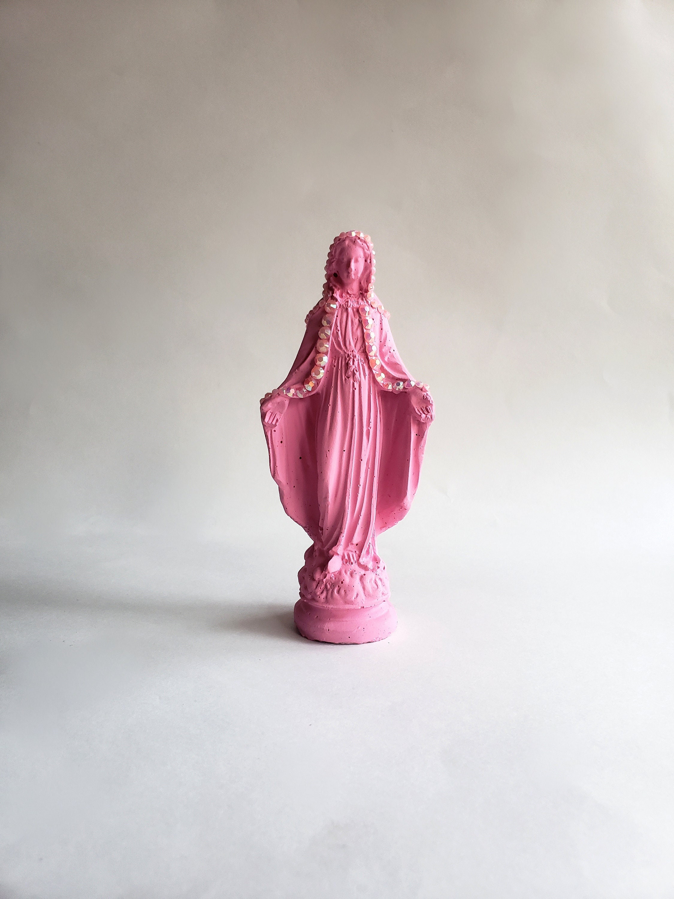 ピンクの聖母マリア像、キラキラ輝くラインストーンのマリア像、装飾