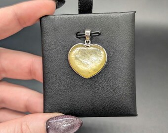 High quality yellow muscovite .925 sterling silver pendant