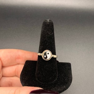 0 .925 sterling silver ying yang sized ring- size 10