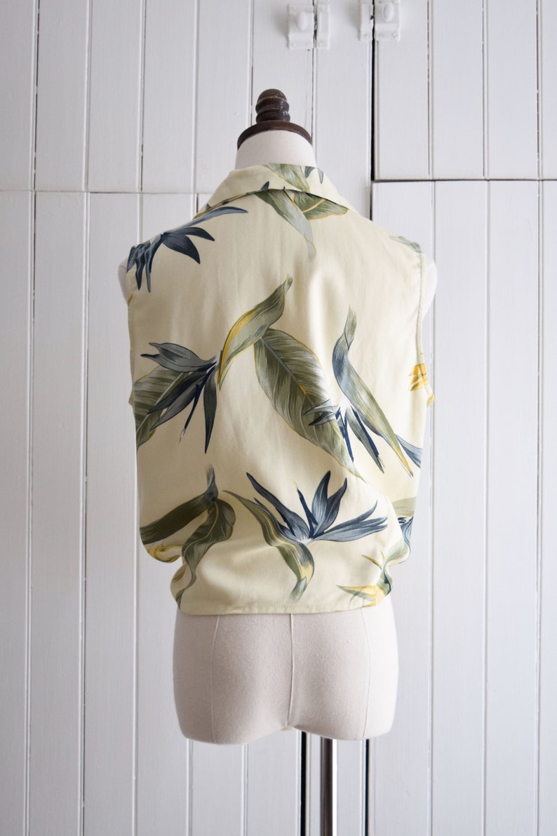 m hawaiian tie front crop top