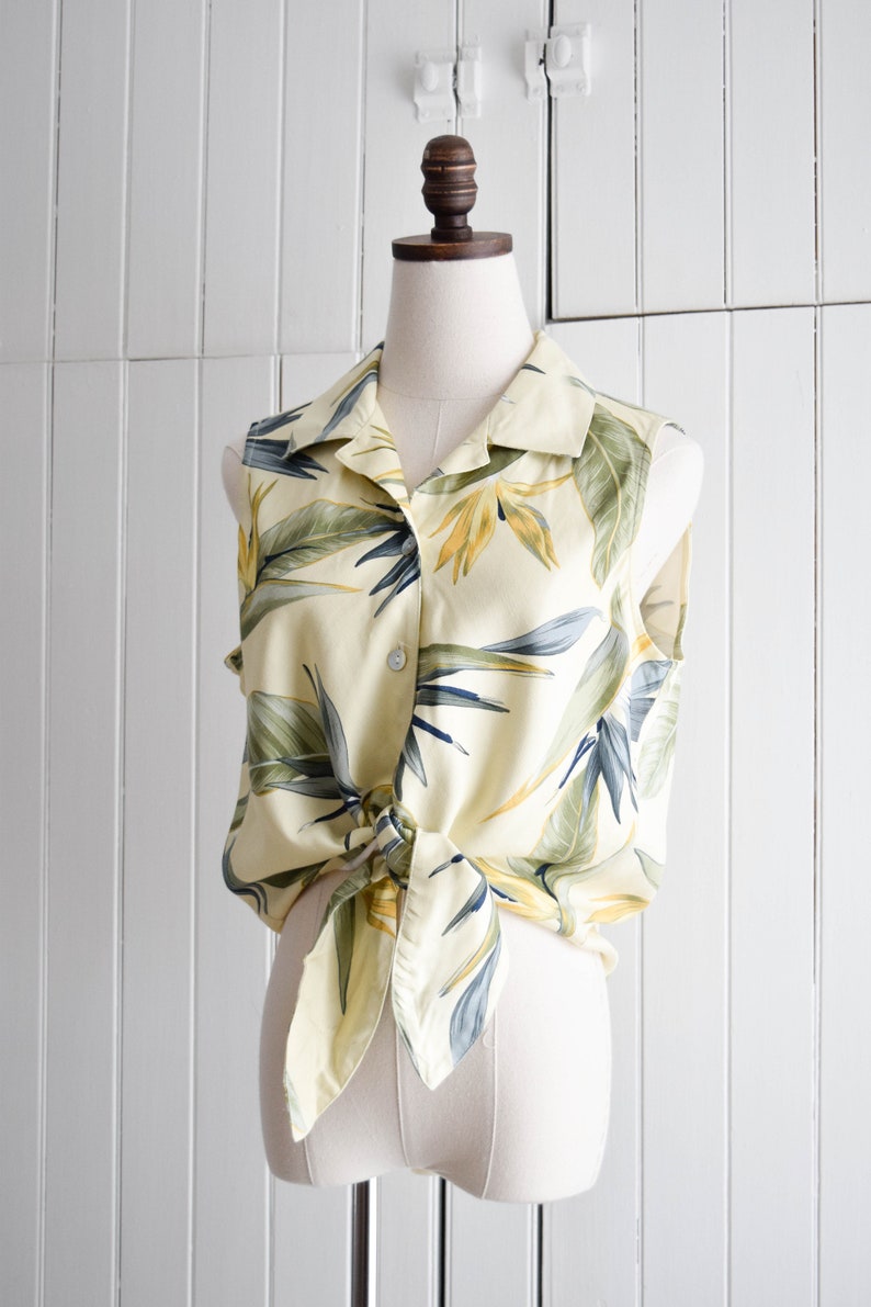 m hawaiian tie front crop top