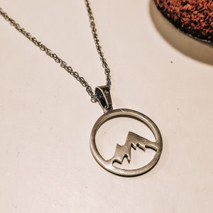 geometric round mountain pendant stainless steel - stainless steel - adventure - nature - road trip - hiking - climbing - mountaineering - ski - trail