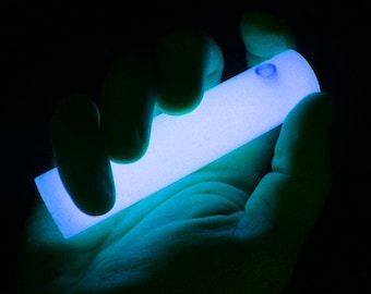 INDESTRUCTIBLE + 100% REUSABLE Glowstick, Super Bright And Completely Safe,Glow In The Dark Dive Marker Cyalume Replacement!