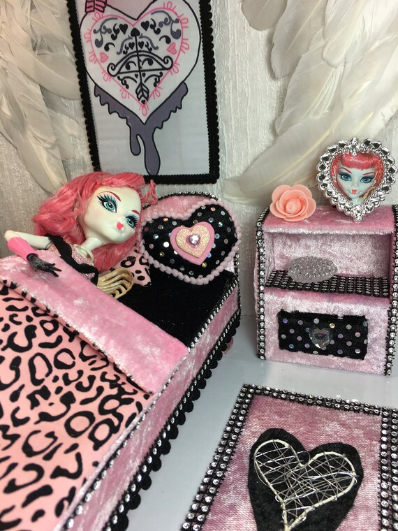 Bed Bedroom Furniture For Barbie Doll Monster High