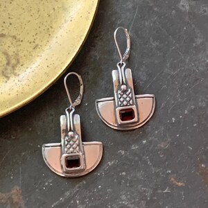 Boucles d'oreilles vintage Dead Stock en argent sterling et grenat par Noy Li