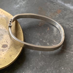 Brazalete modernista vintage con bisagras y forma cuadrada en plata de ley