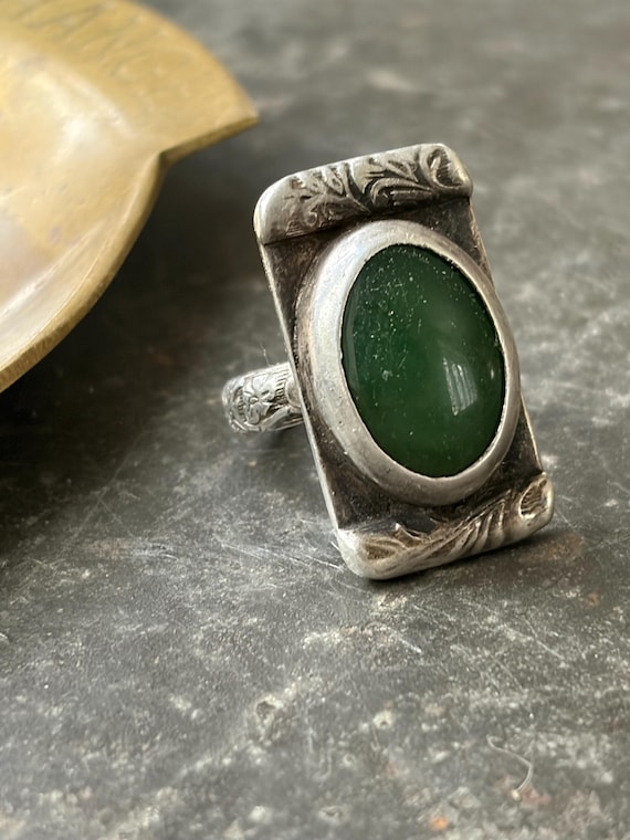 Vintage Hand Crafted Artisan Sterling Silver Ring with Jade