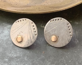 Unika vintage hantverksörhängen i sterlingsilver med mässingsdetaljer