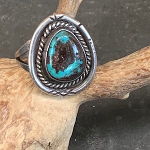 Pretty Sterling Silver and Turquoise Southwestern Vintage Ring