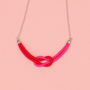 Loop Necklace Red Pink