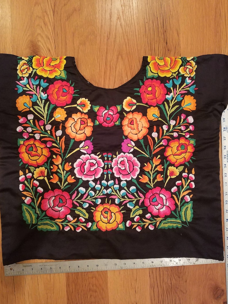 LG 23.5 Black Vintage oaxacan huipil