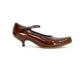 2000s Miu Miu, Miu Miu Mary Janes, Miu Miu kitten heel, 90s Miu Miu shoes, patent Leather mary janes, brown patent Leather mary janes