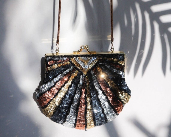 Clamshell beaded bag, vintage crossbody bag, vinta