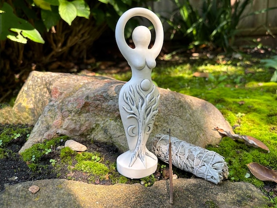 Kit de bénédiction de la statue de la déesse en spirale de la nature:  Élevez votre statue de la déesse de l'arbre de l'espace sacré, paquet de  taches de sauge blanche, encens