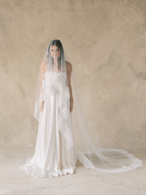 Modern Pleated Trim Bridal Veil, Chic Double Layer Wedding  display picture 3
