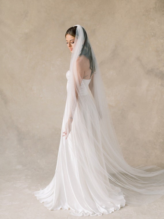 Long tulle veil discount