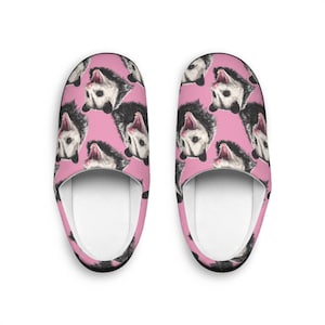 Screme Possum Rosa Hintergrund Hausschuhe | Lustiges Tiergesicht Hausschuhe