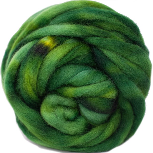 BFL HAND DYED Wool Roving 1oz / 4oz: Hunter Green, Soft Combed Top, Pre-Drafted for Hand Spinning. Artisanal Craft Fiber, Felting, Weaving