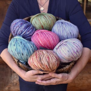100% Extrafine Merino Wool: #5 Bulky Weight Roving Yarn, Cuddly, Strong & Super Soft for Next to Skin Winter Knits. Bae